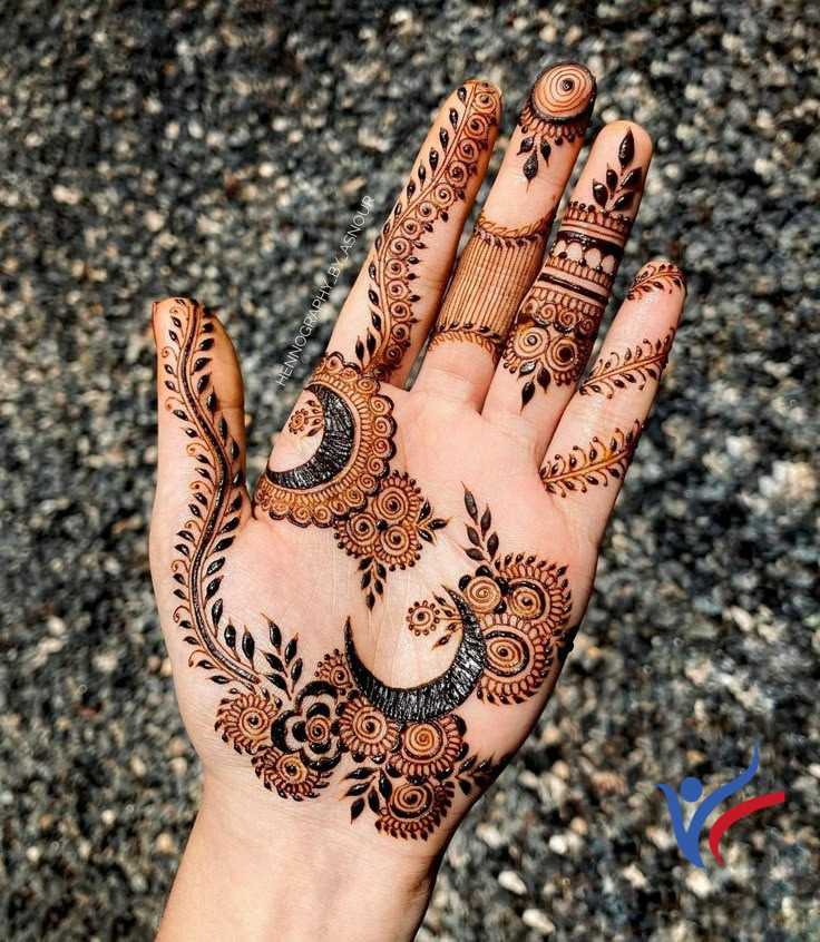 Half-Moon Henna design